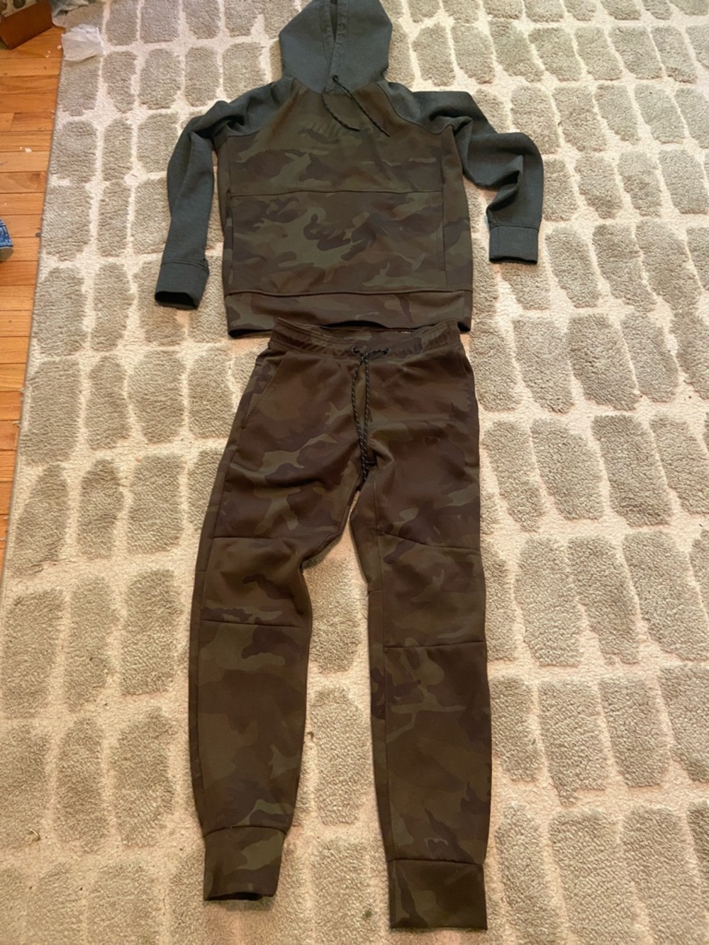 American Eagle Outfitters Men's Camo Joggers in Olive Green & Dark Gray